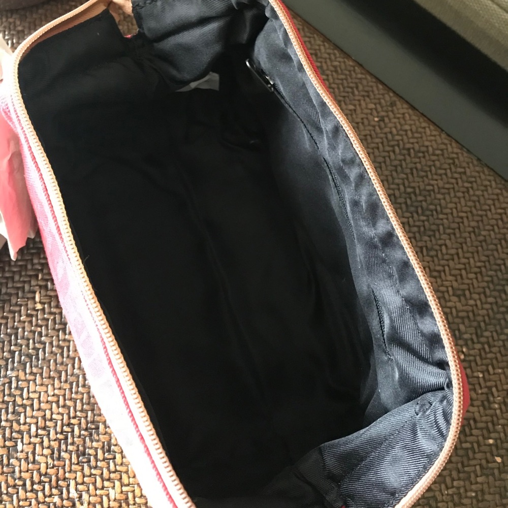 Toiletry bag - Picture 2 of 3